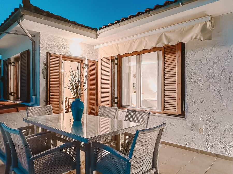 Covered dining area in the courtyard