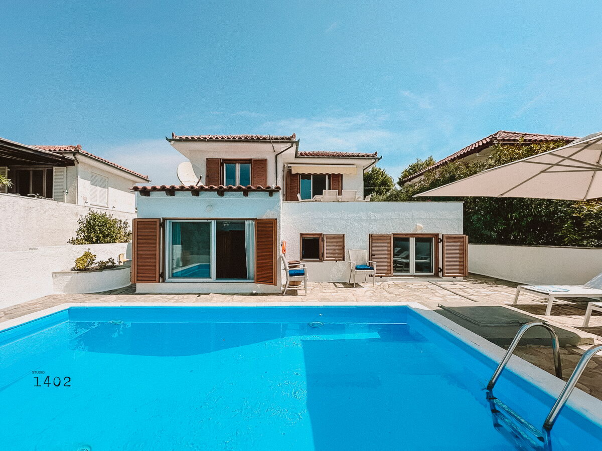 Villa Kosmos – exterior view